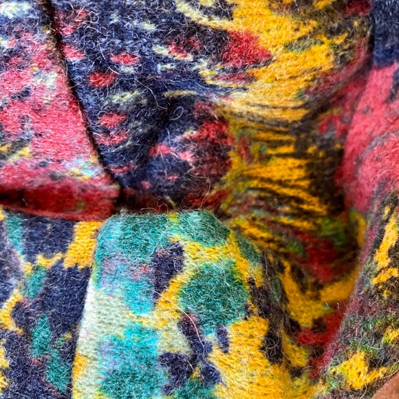 Beautiful Anthropologie wool-blend multicolour infinity scarf - Picture 3 of 5